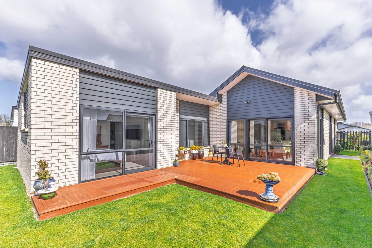 16 Probert Crescent, Chartwell, Hamilton - Carousel 2