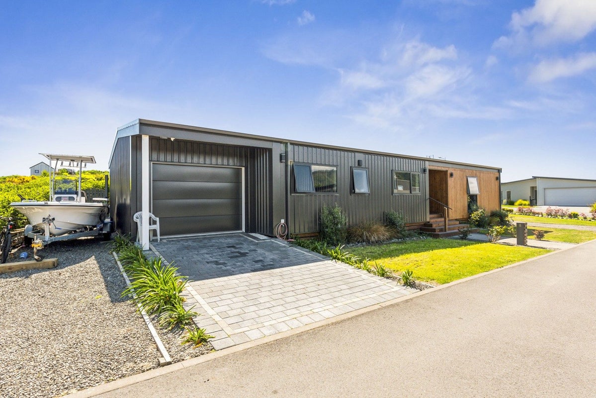 8 Ara Hereke, Waikanae, Waikanae - Carousel 2