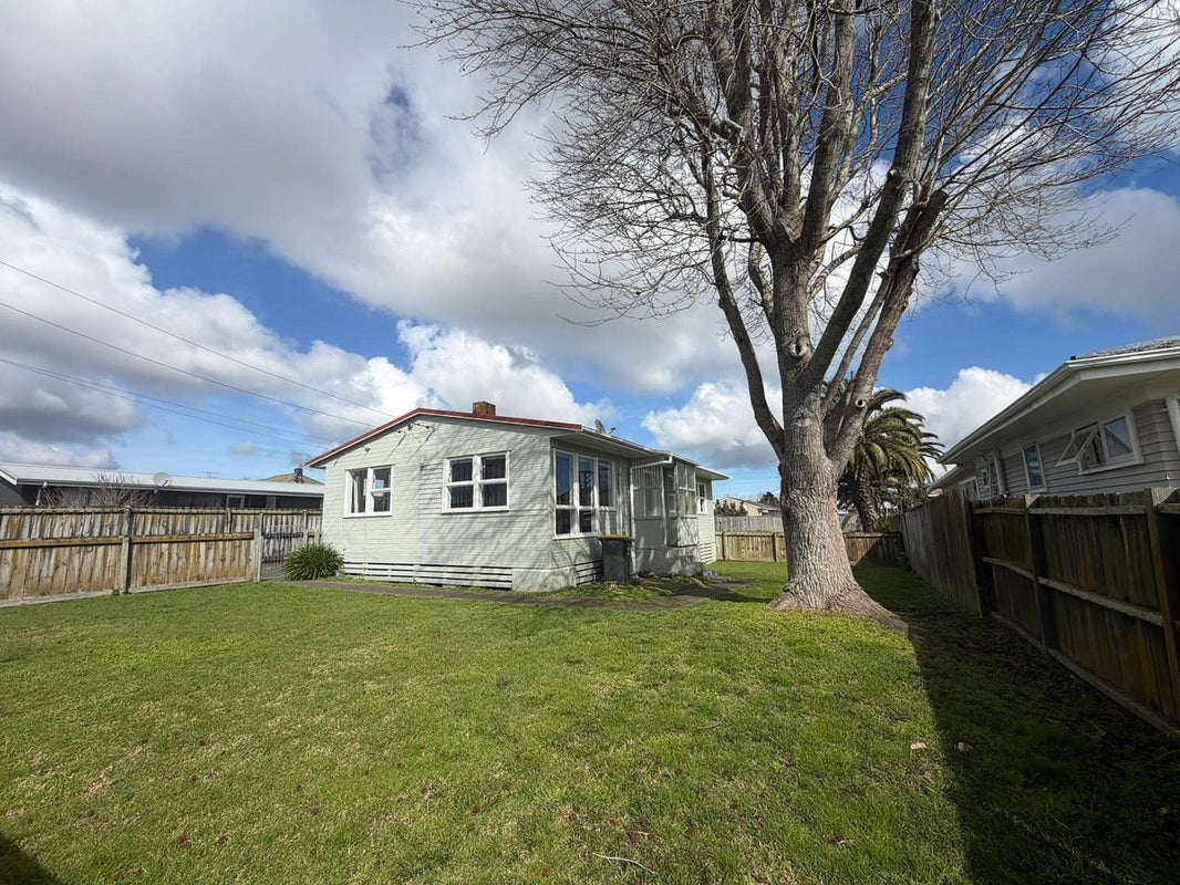 76 Cambridge Terrace, Papatoetoe, Auckland - Carousel 1