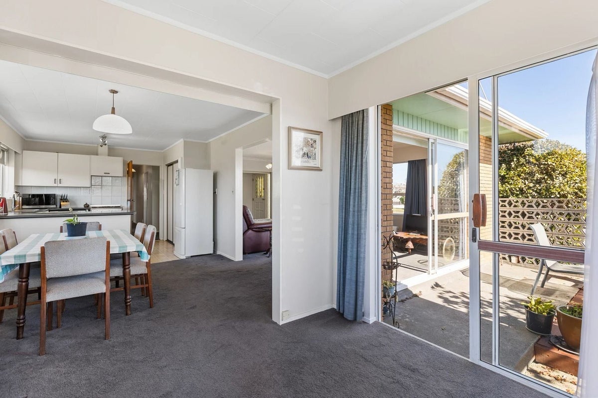 16 Bronte Place, Whalers Gate, New Plymouth - Carousel 5