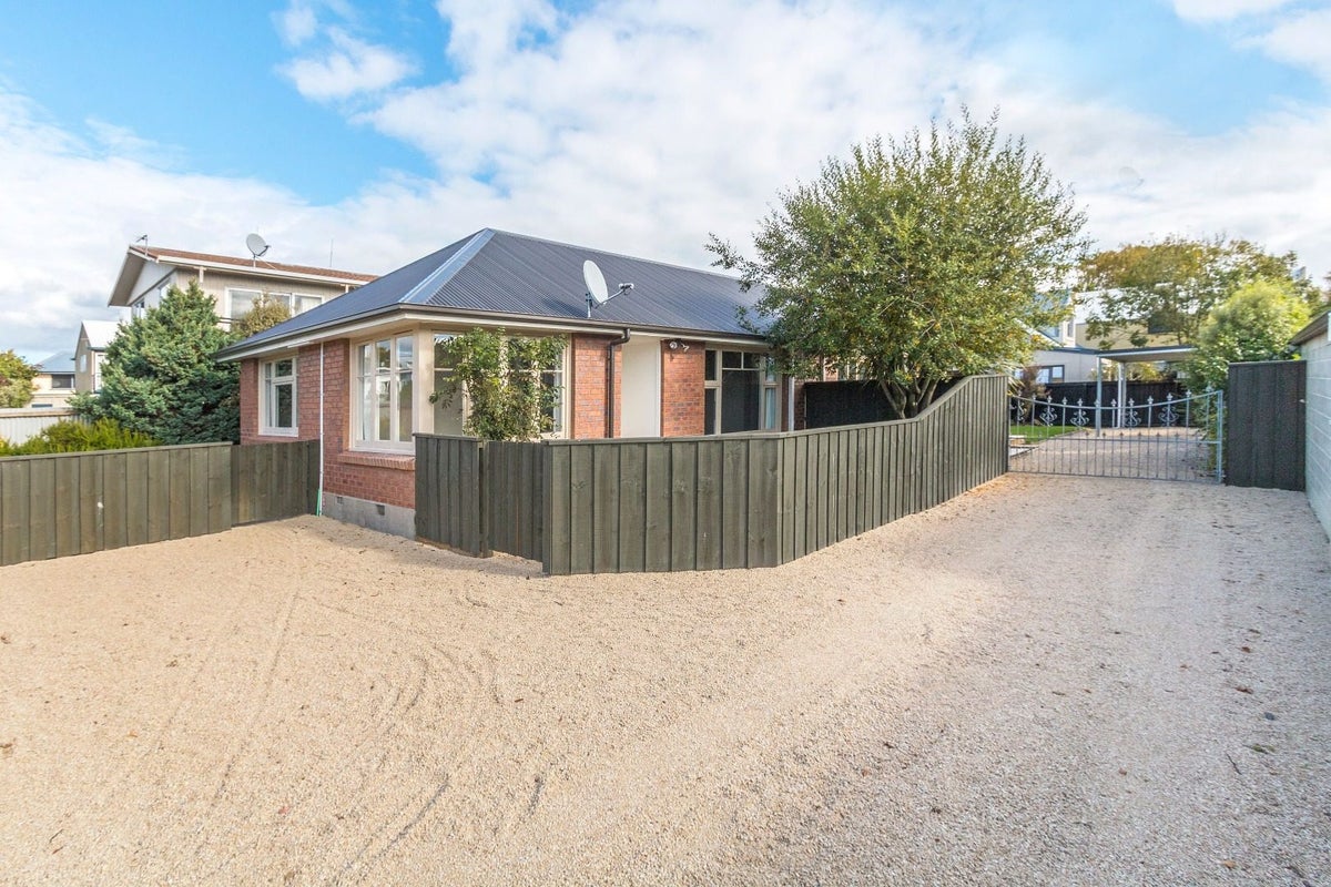 1/35 Packe Street, Edgeware, Christchurch - Carousel 1