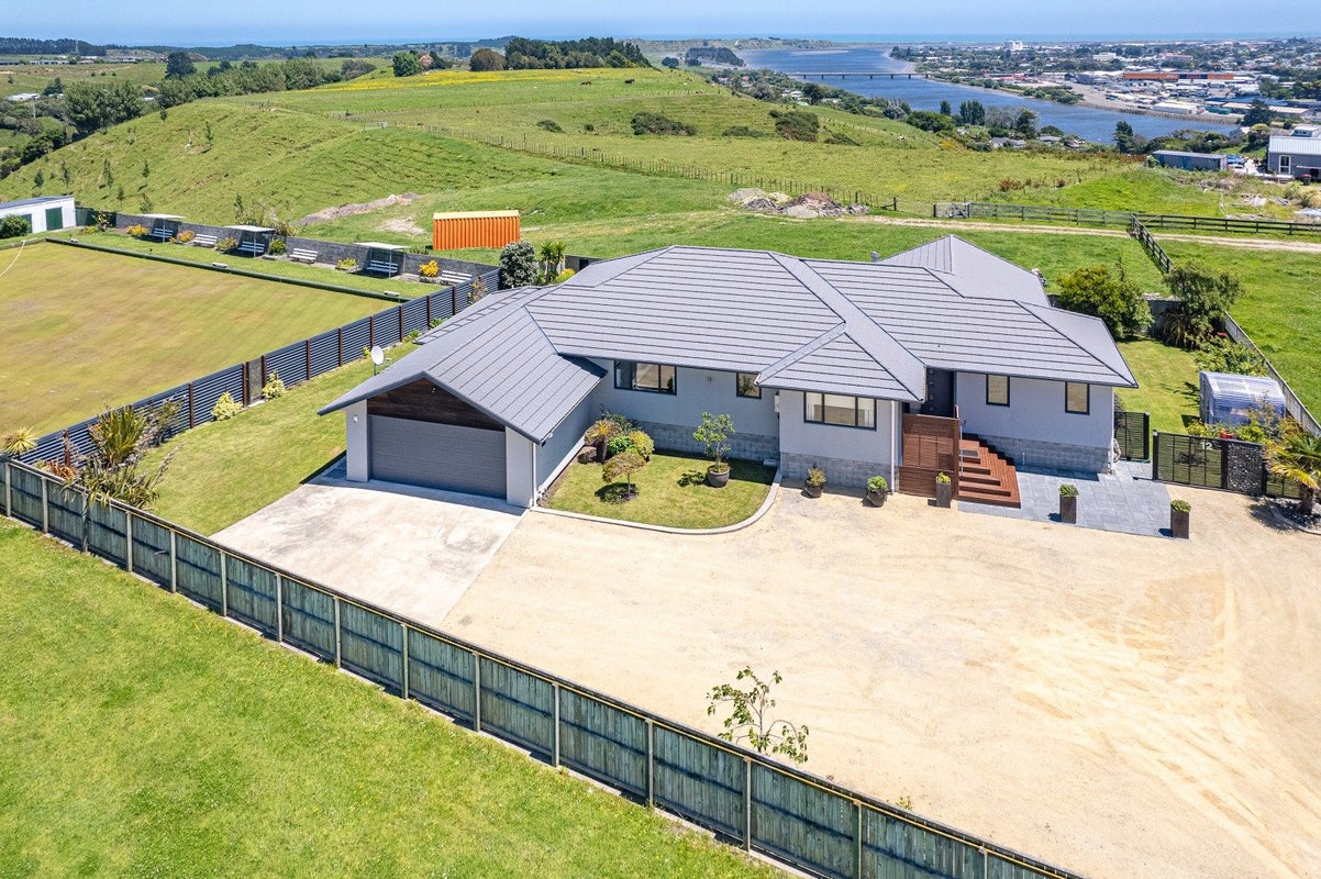 12 Windsor Terrace, Durie Hill, Whanganui - Carousel 1