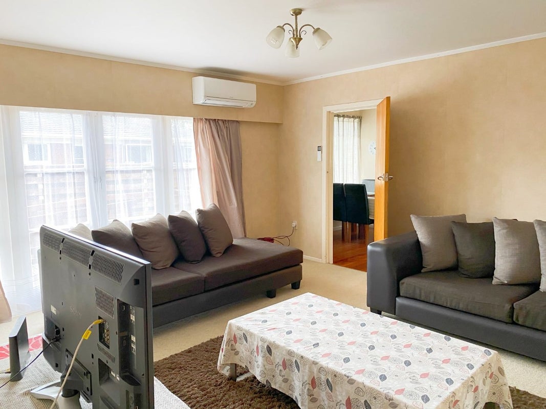 28 Regent Street, Silverdale, Hamilton - Carousel 2