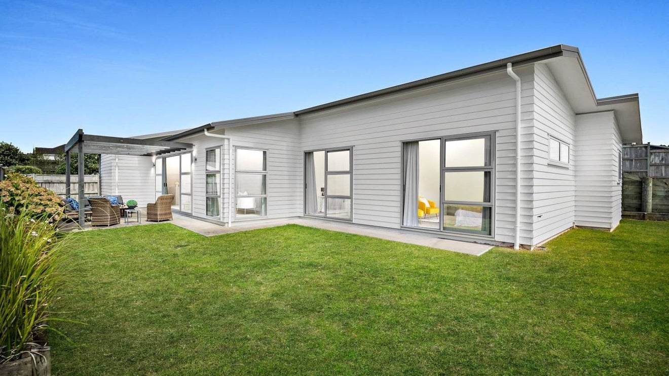 14 Kibblewhite Avenue, Beachlands, Auckland - Carousel 1
