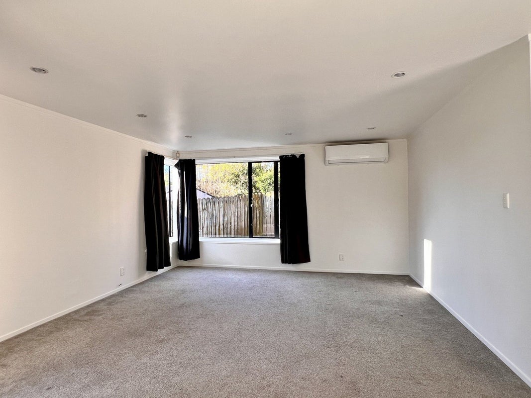 8A Eske Place, Highland Park, Auckland - Carousel 2