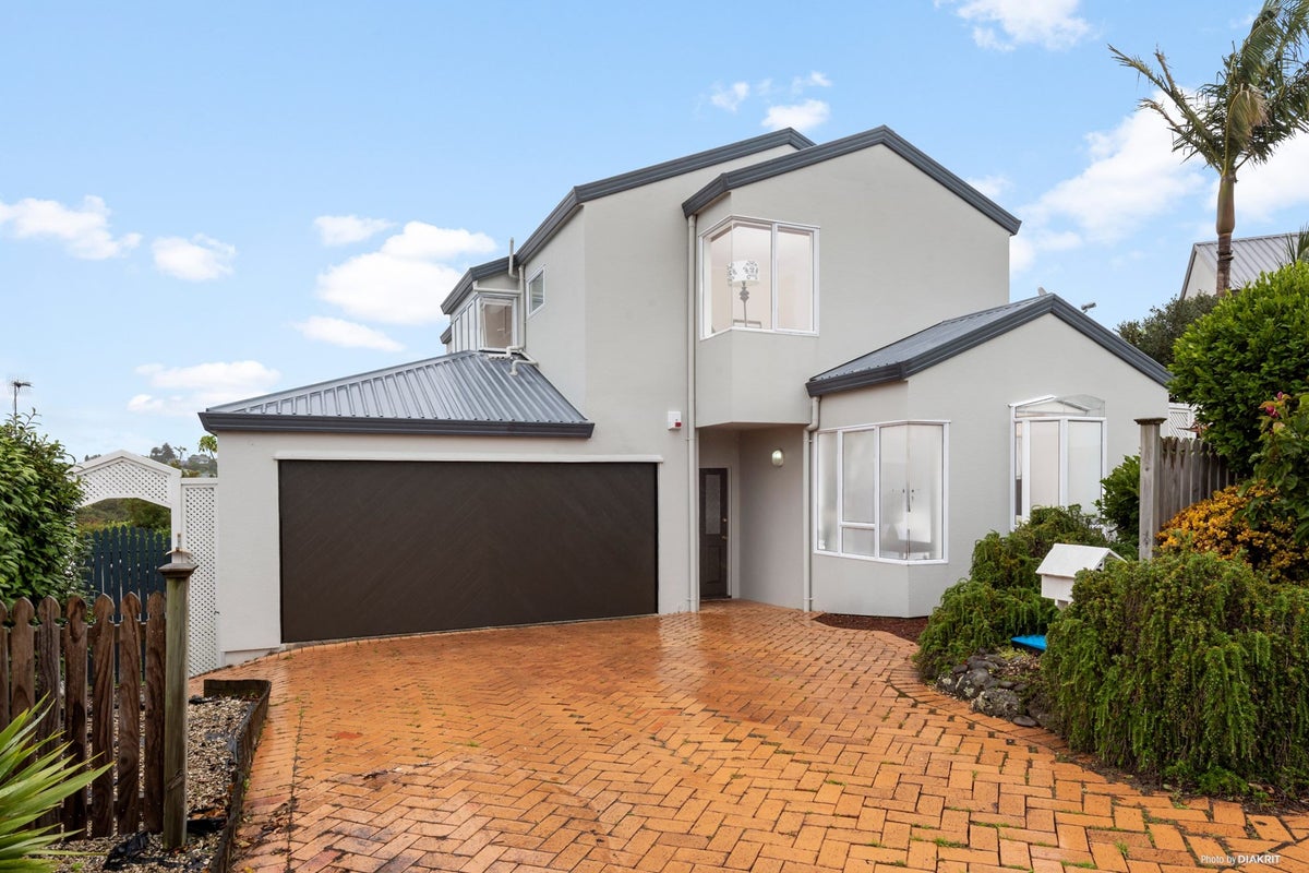25 Westpark Drive, West Harbour, Auckland - Carousel 1