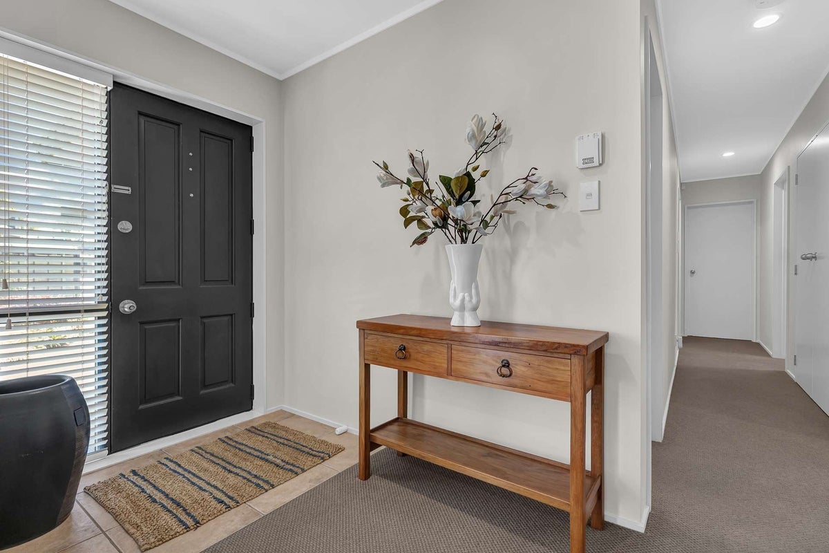34 Stewart Gibson Place, Manurewa, Auckland - Carousel 2