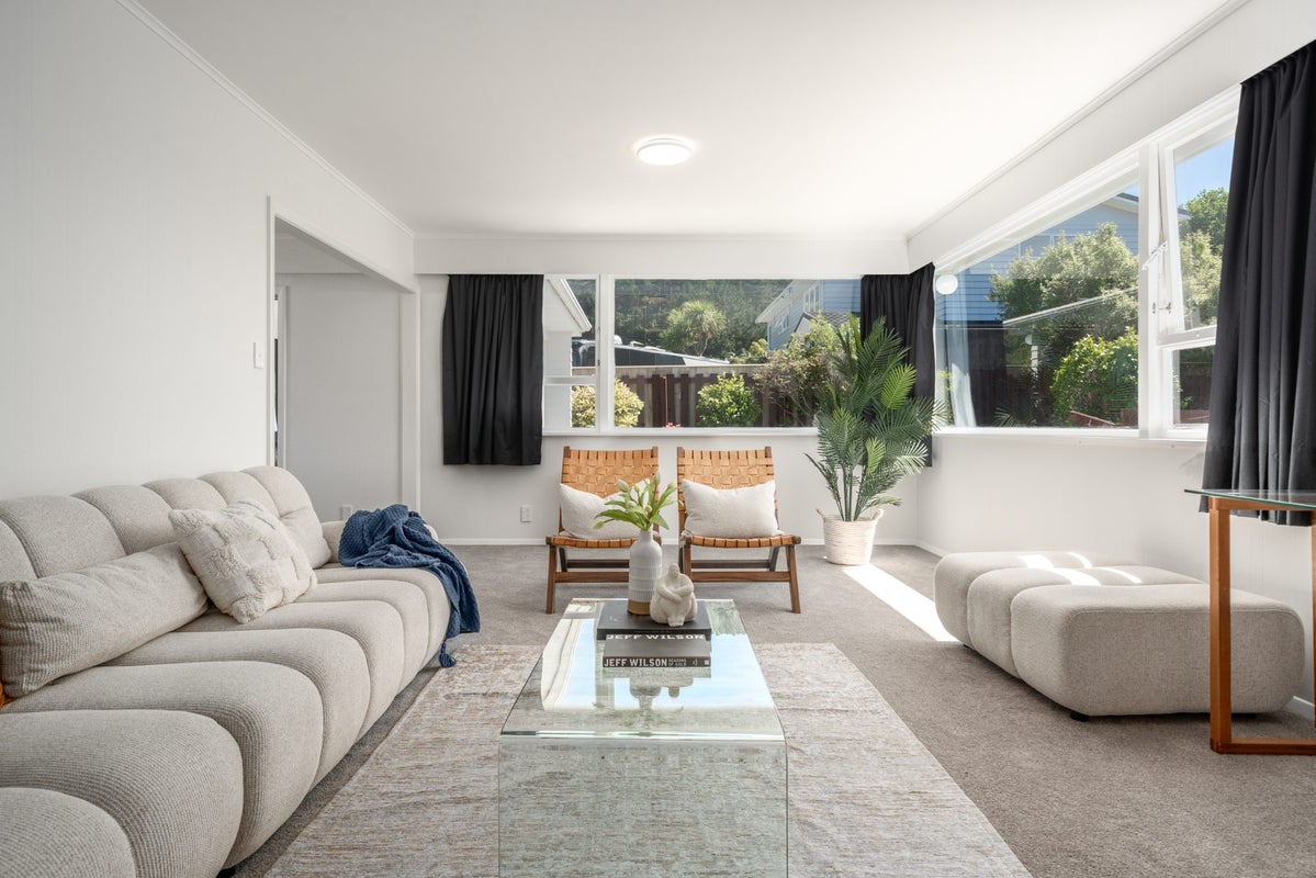 82 Larsen Crescent, Tawa, Wellington - Carousel 2