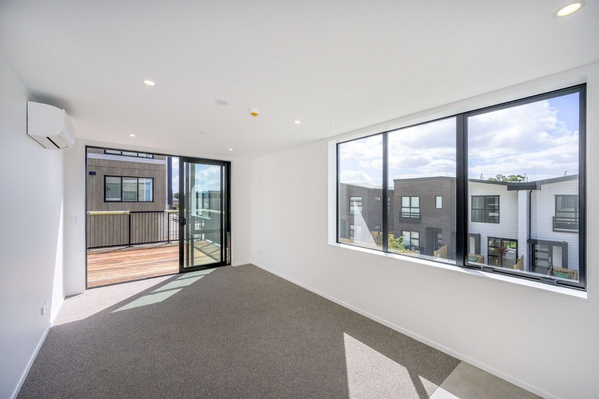 106/3 Rauemi Way, Te Atatu South, Auckland - Carousel 1