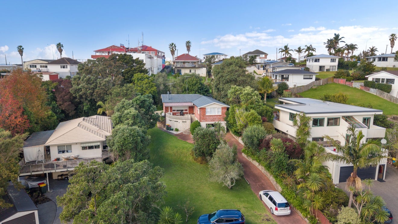 15 Pohutukawa Avenue, Red Beach, Red Beach - Carousel 2