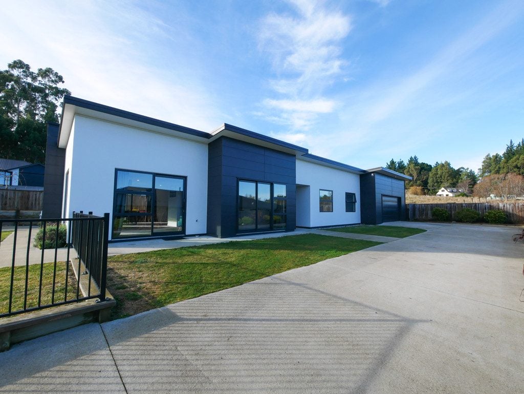 15 Abbeyfield Close, Abbotsford, Dunedin - Carousel 1