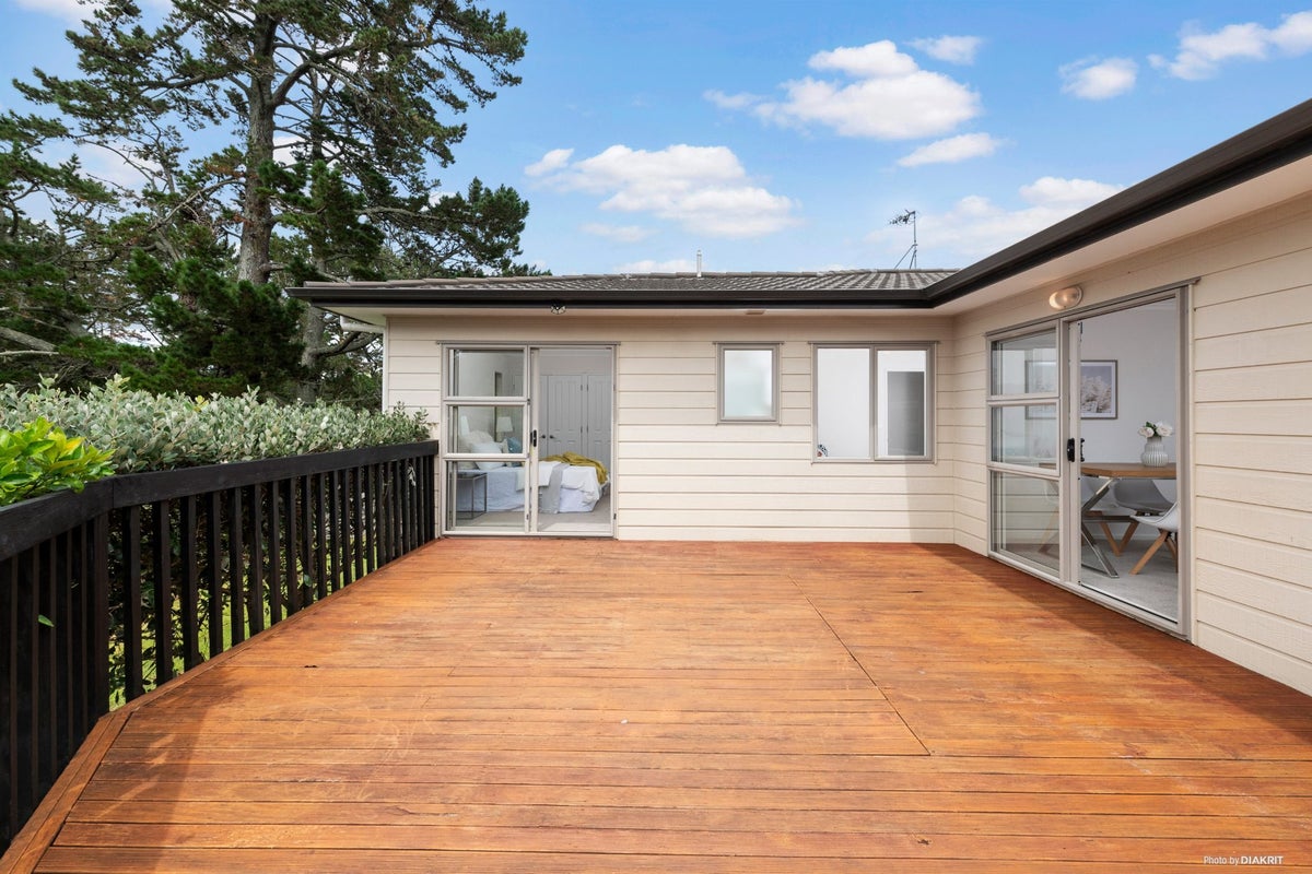 29 Quincey Place, Massey, Auckland - Carousel 2