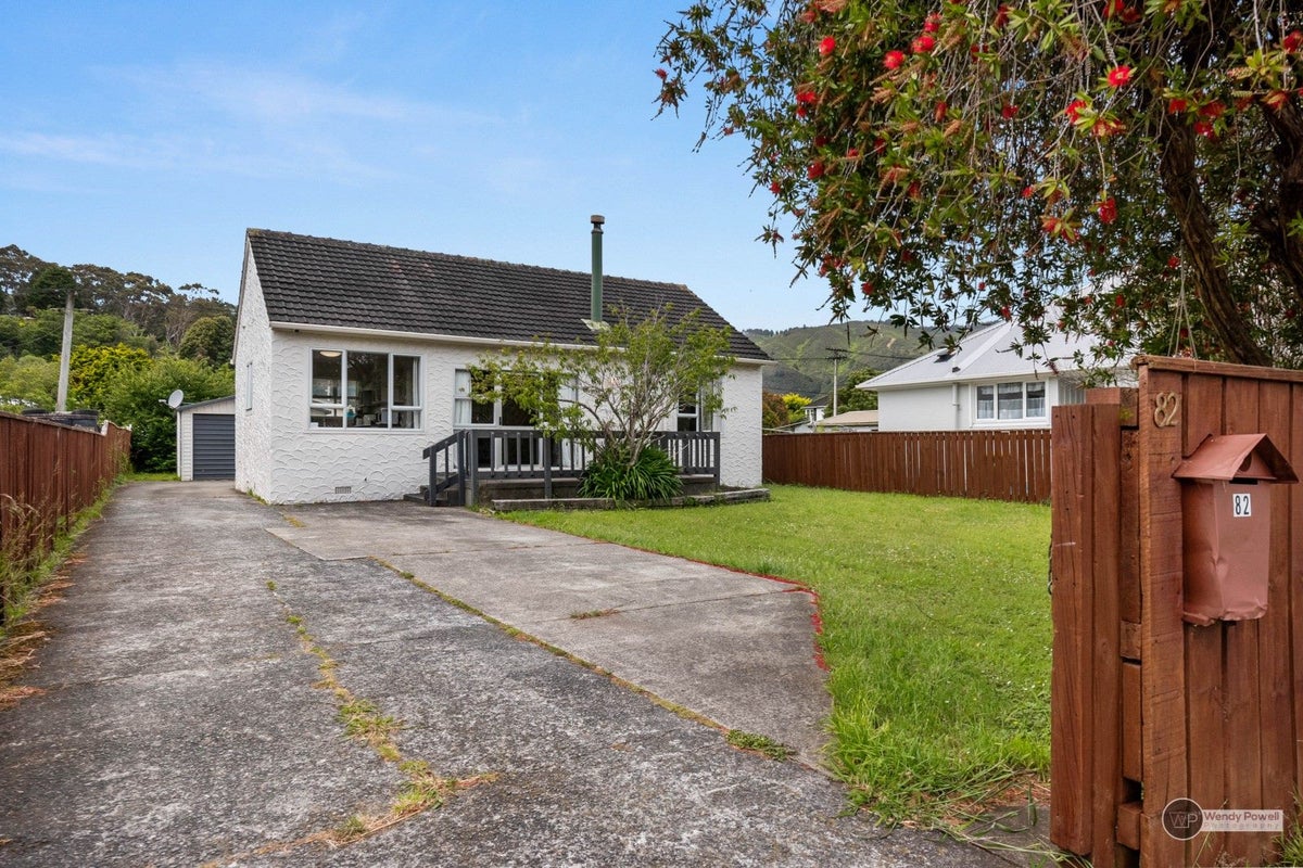 82 Hewer Crescent, Naenae, Lower Hutt - Carousel 1