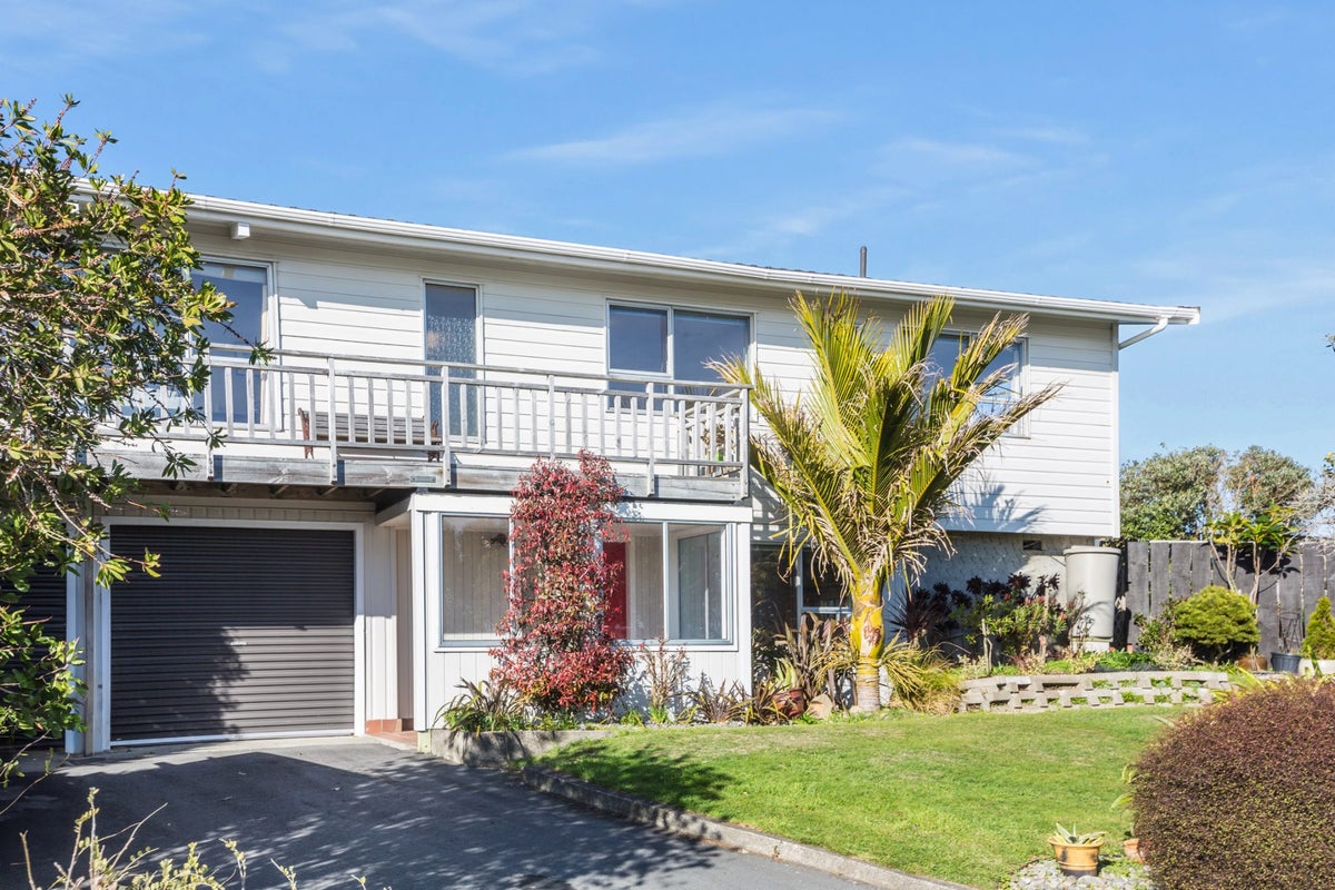 2 Forth Place, Papakowhai, Porirua - Carousel 2
