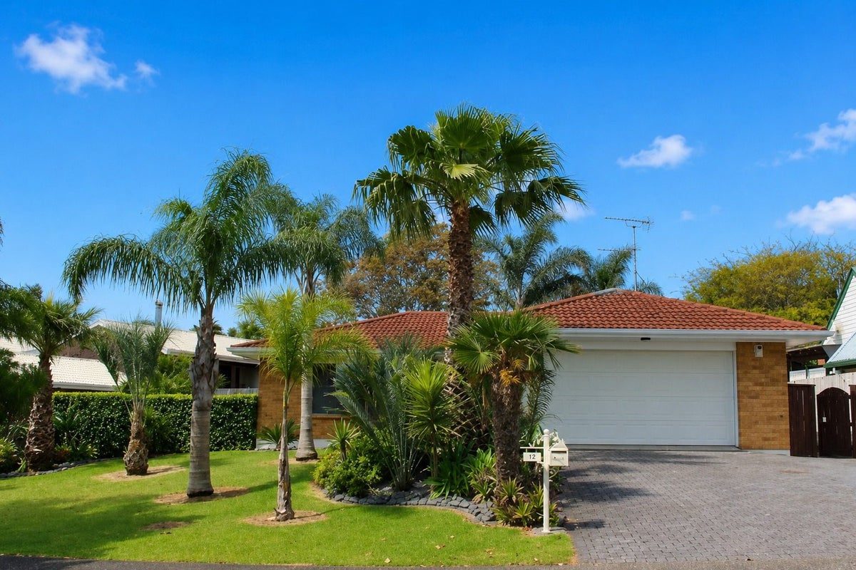 46 St Annes Crescent, Wattle Downs, Auckland - Carousel 1
