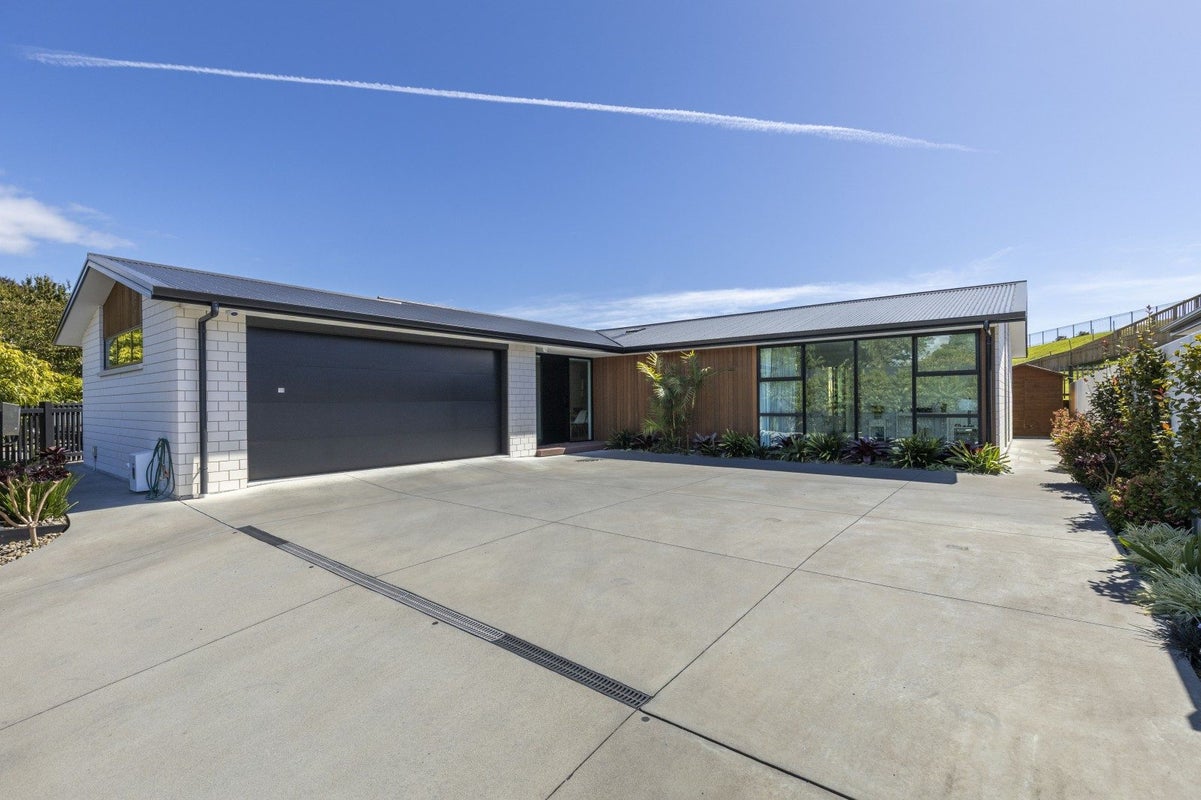 10 Mackillop Way, Brooklands, New Plymouth - Carousel 1