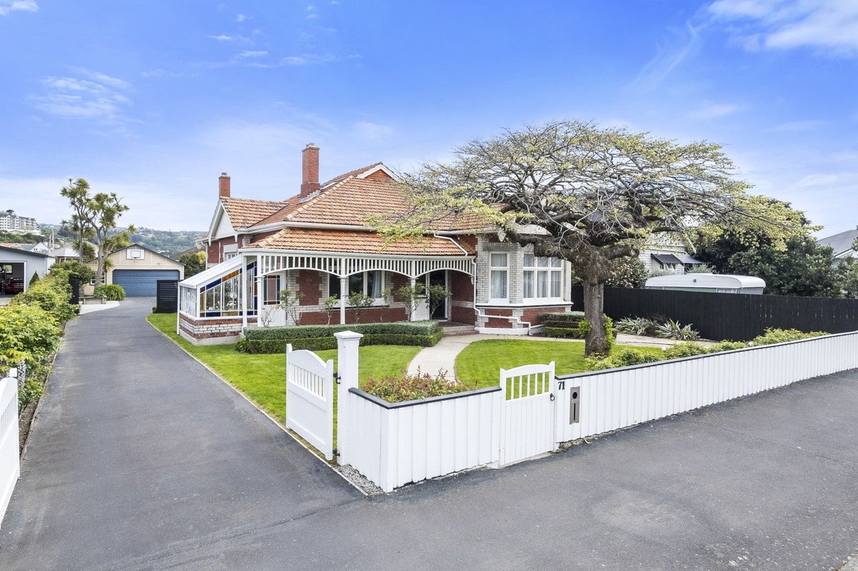 71 Albert Street, Saint Clair, Dunedin - Carousel 1