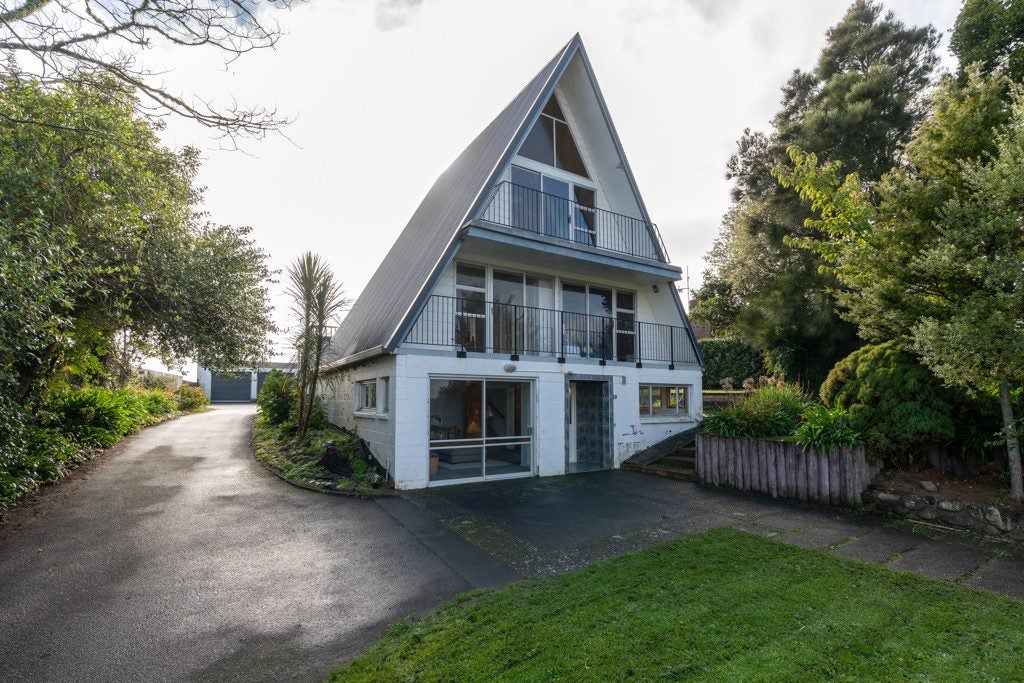 19 McKay Drive, Temple View, Hamilton - Carousel 1