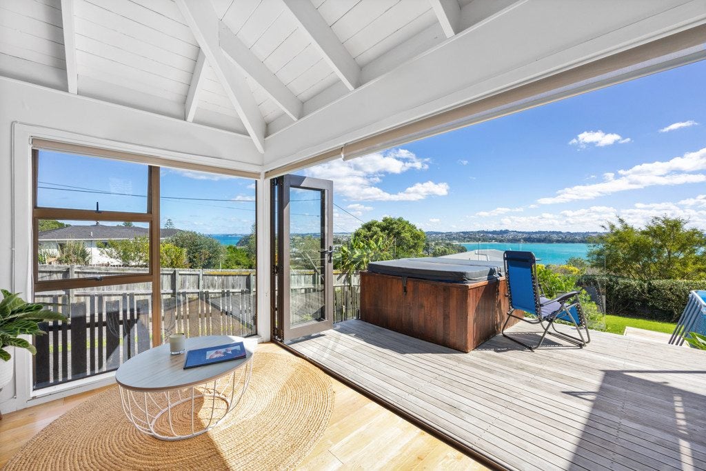 1126 Whangaparaoa Road, Tindalls Beach, Whangaparaoa - Carousel 2