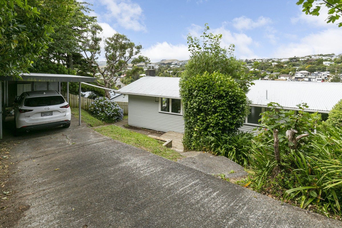 127 Ruskin Road, Newlands, Wellington - Carousel 1