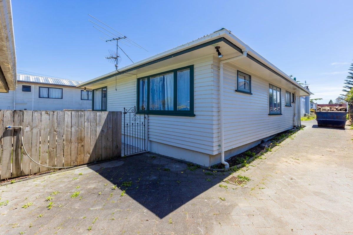 2/132 Coronation Road, Papatoetoe, Auckland - Carousel 2