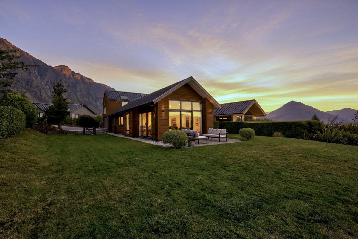 3 Pioneer Court, Jacks Point, Queenstown - Carousel 1