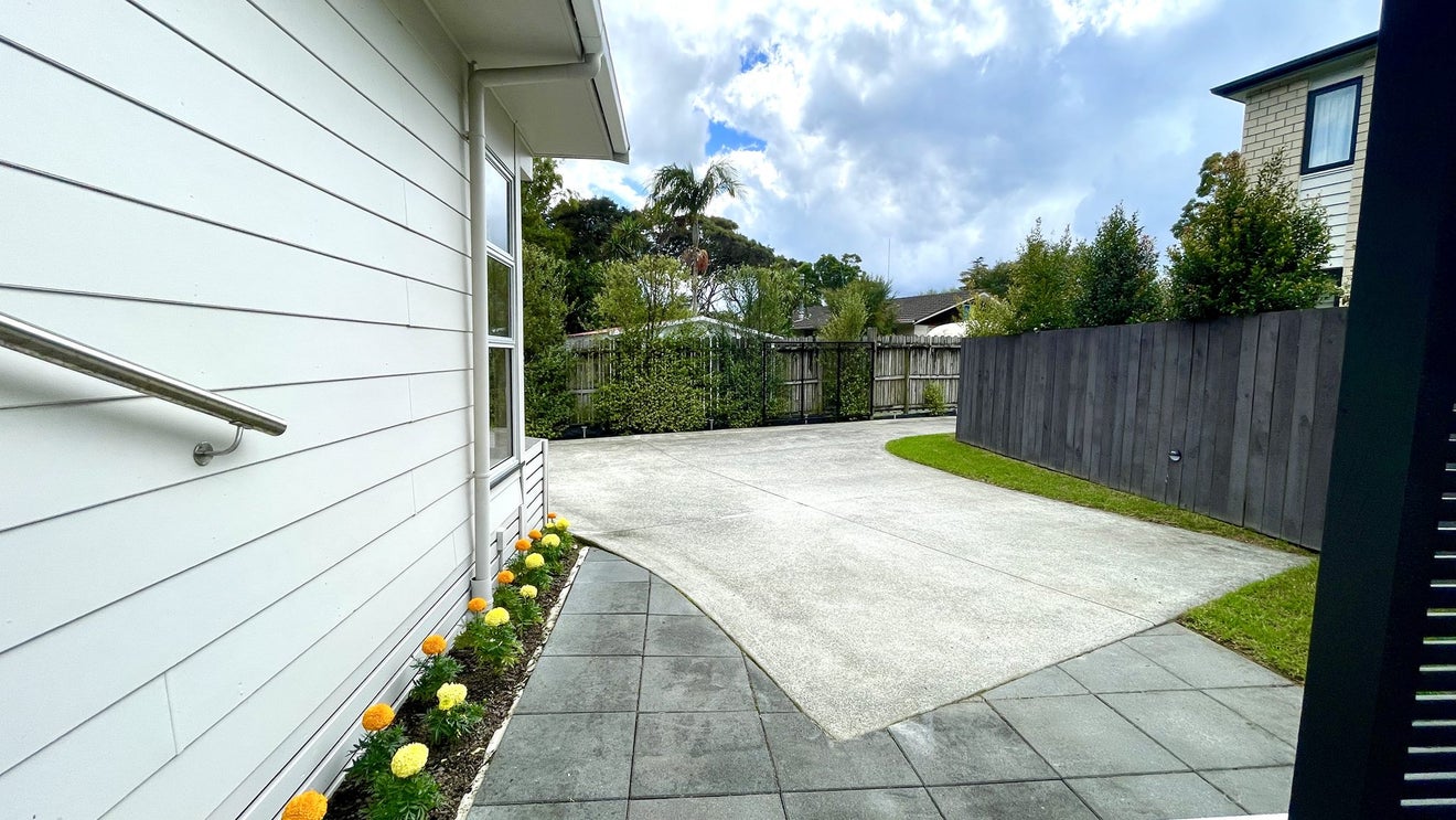 33A Allington Road, Massey, Auckland - Carousel 2