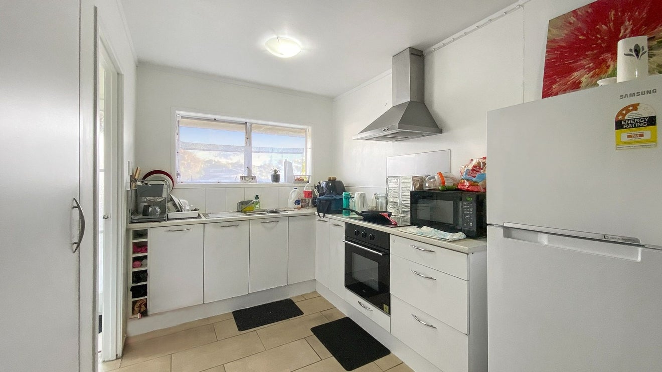 8/126 Lynwood Road, New Lynn, Auckland - Carousel 2