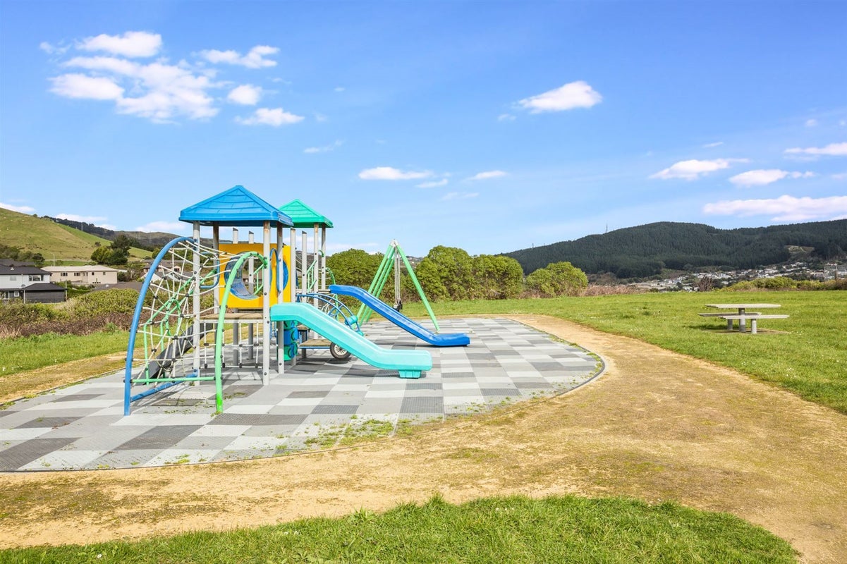 5 Pikitanga Close, Tawa, Wellington - Carousel 29