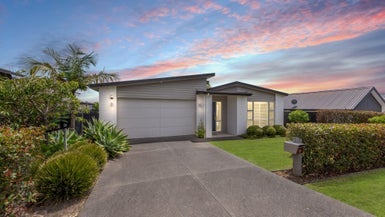 34 Mahutonga Avenue, Beachlands, Auckland - Carousel 1