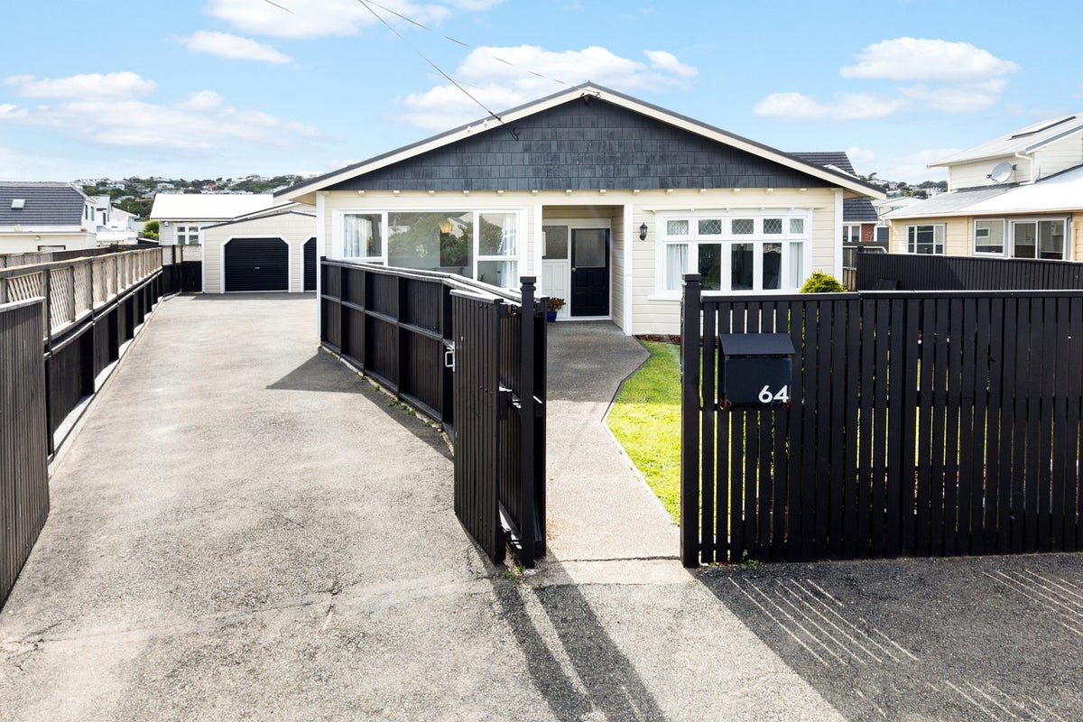 64 Ellesmere Avenue, Miramar, Wellington - Carousel 1