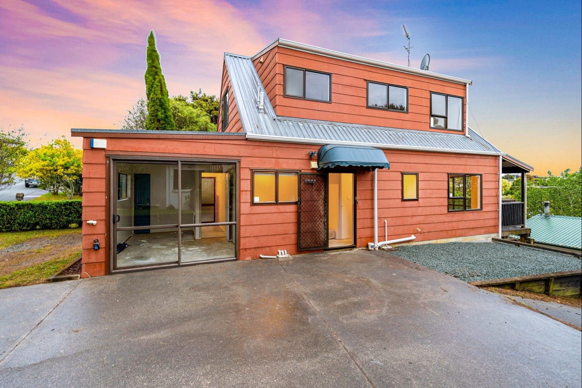 1/16 Glen Vista Place, Bayview, Auckland - Carousel 1