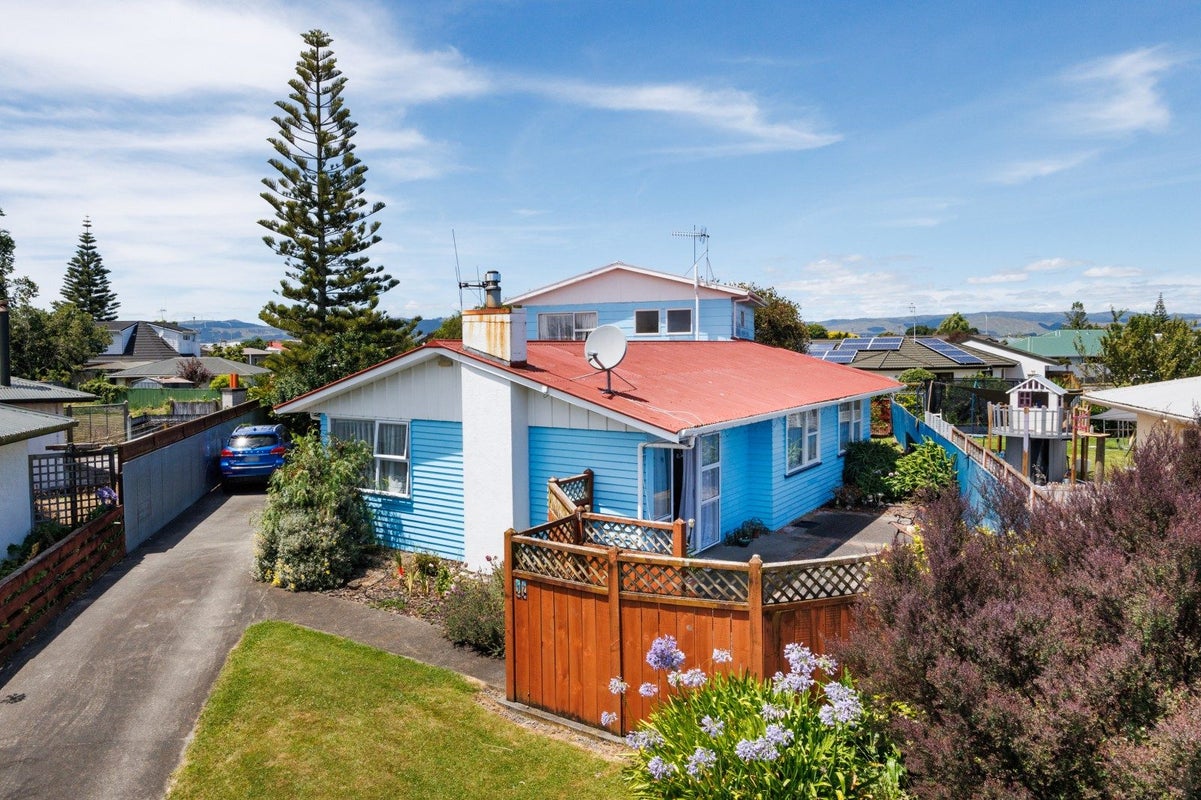 17 Piper Place, Roslyn, Palmerston North - Carousel 1