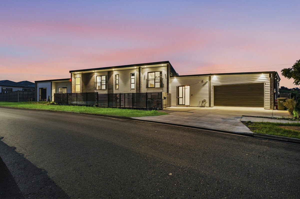 62 Castlebane Drive, Flat Bush, Auckland - Carousel 1