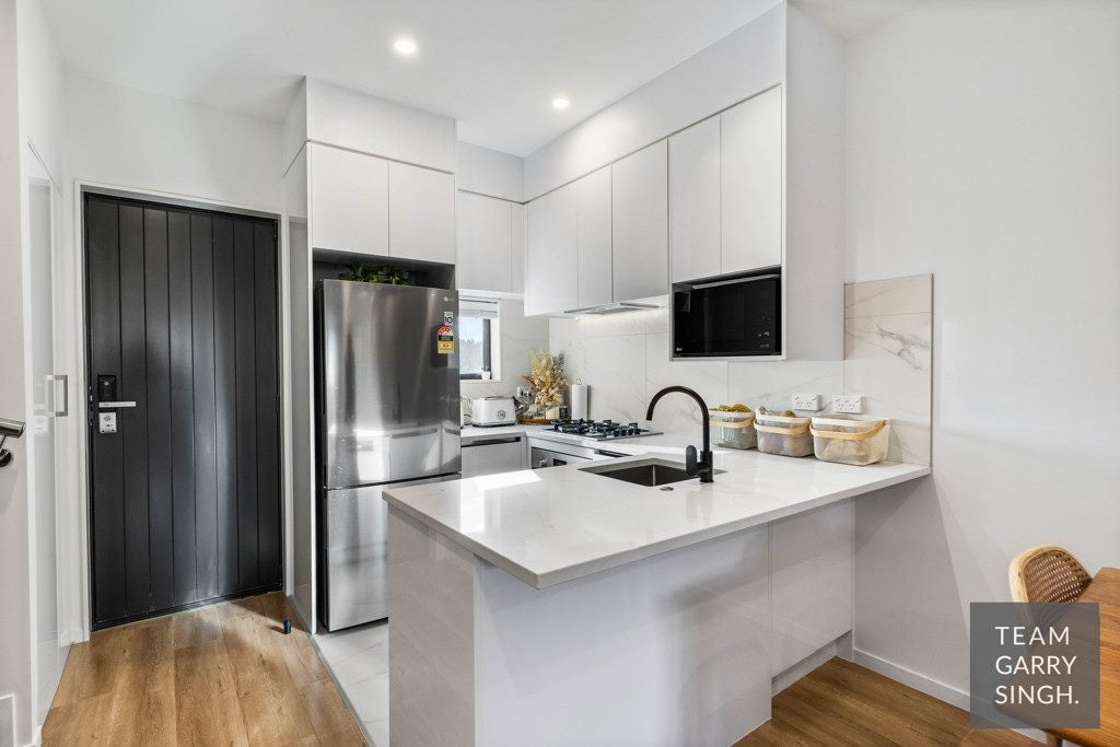 30 Picturesque Drive, Flat Bush, Auckland - Carousel 2
