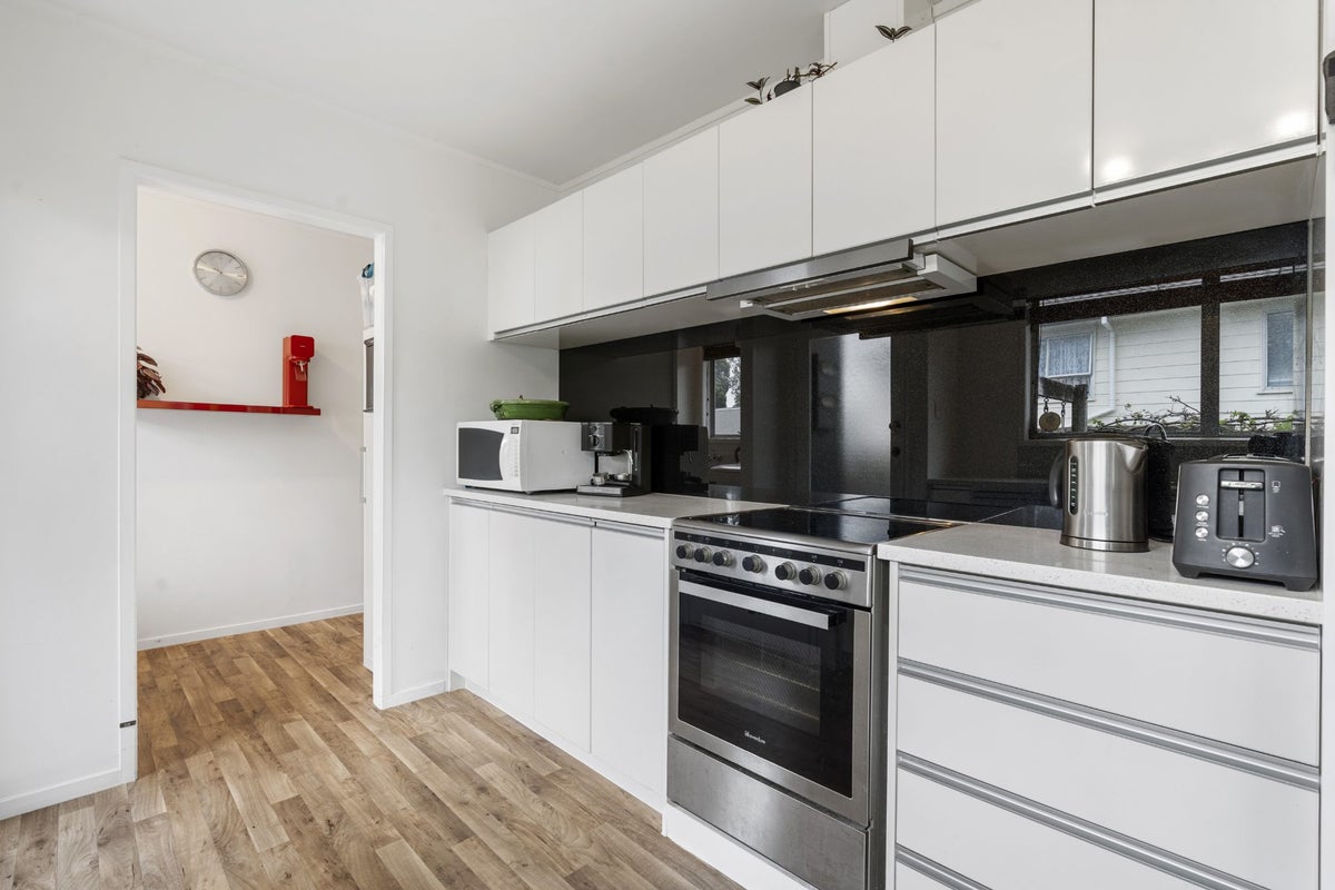 10 Tisdall Crescent, Saint Johns, Auckland - Carousel 2