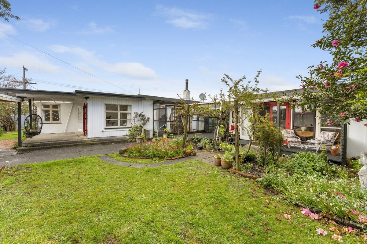 12 Queen Street, Pahiatua - Carousel 2