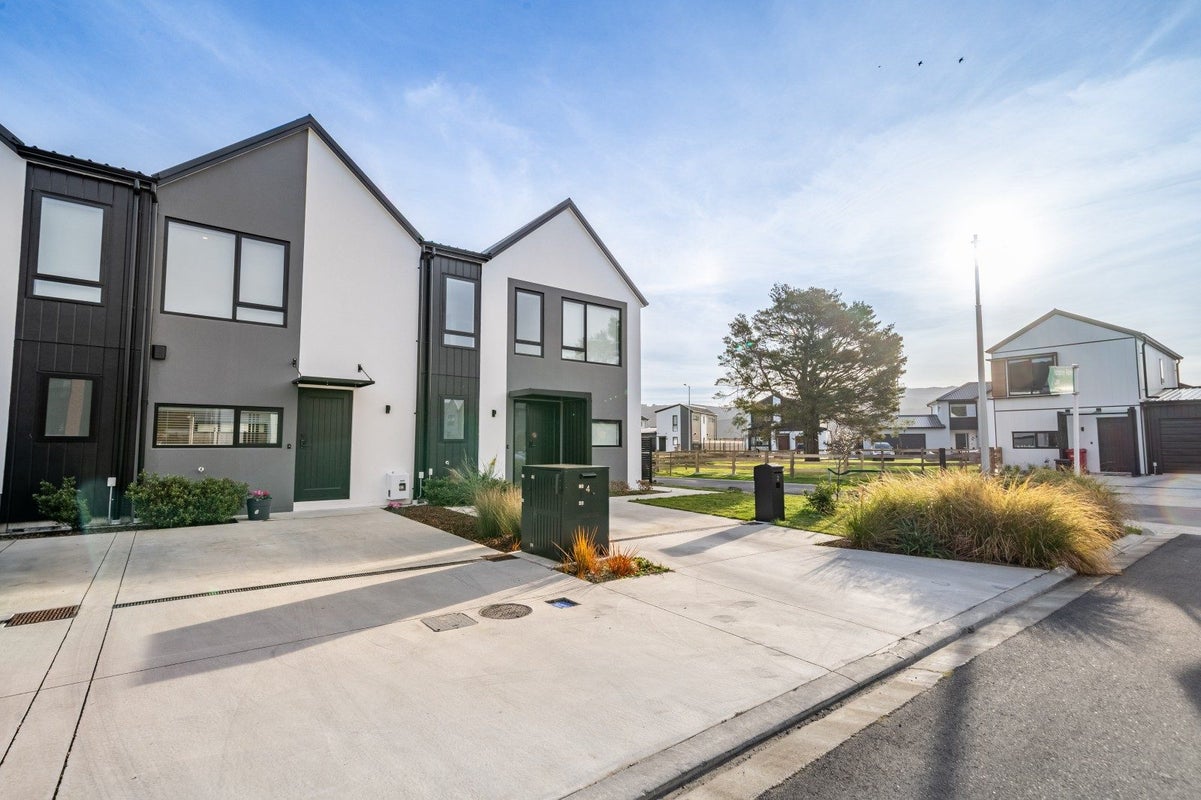 4 Humphrey Rainey Lane, Wallaceville, Upper Hutt - Carousel 1