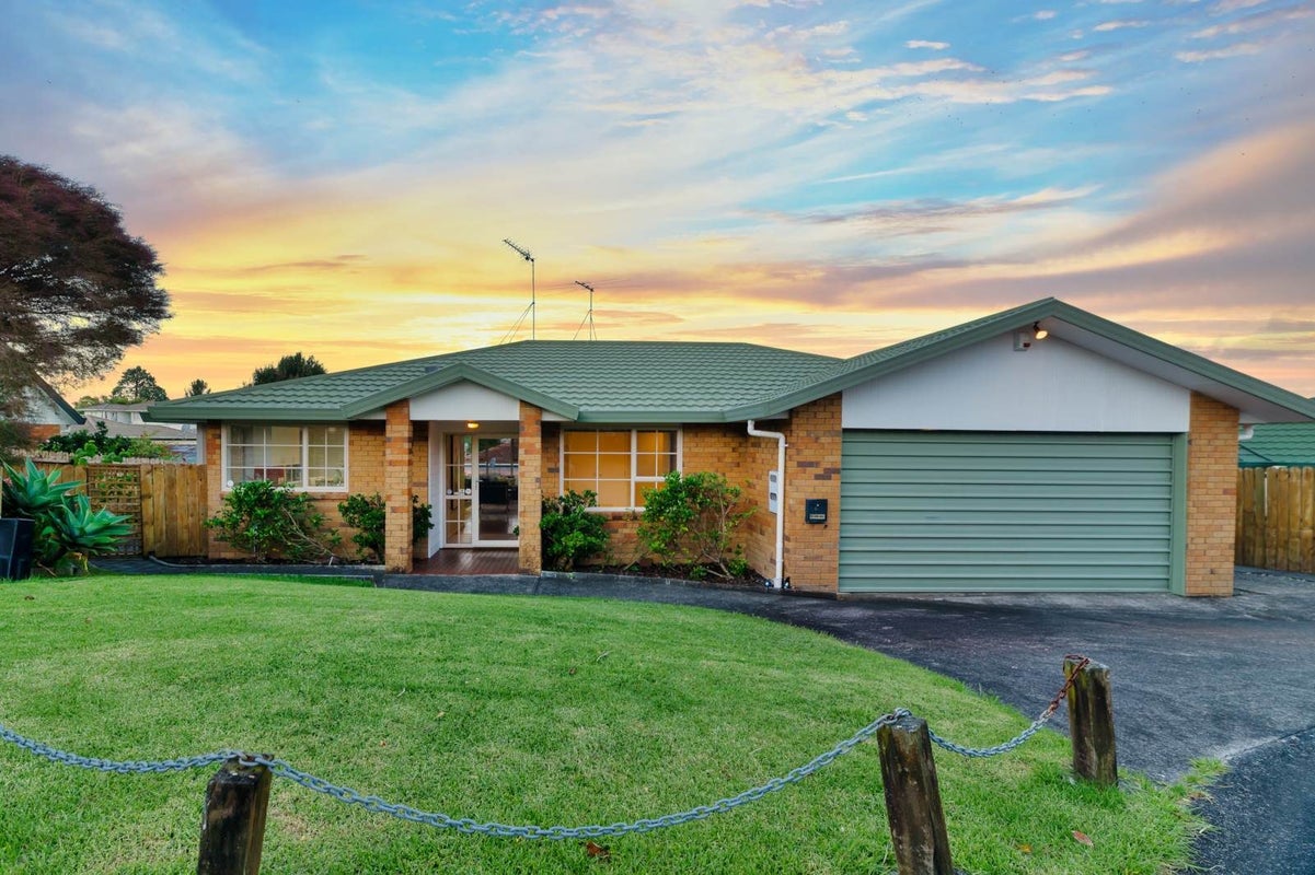20 Heversham Place, Glendene, Auckland - Carousel 1