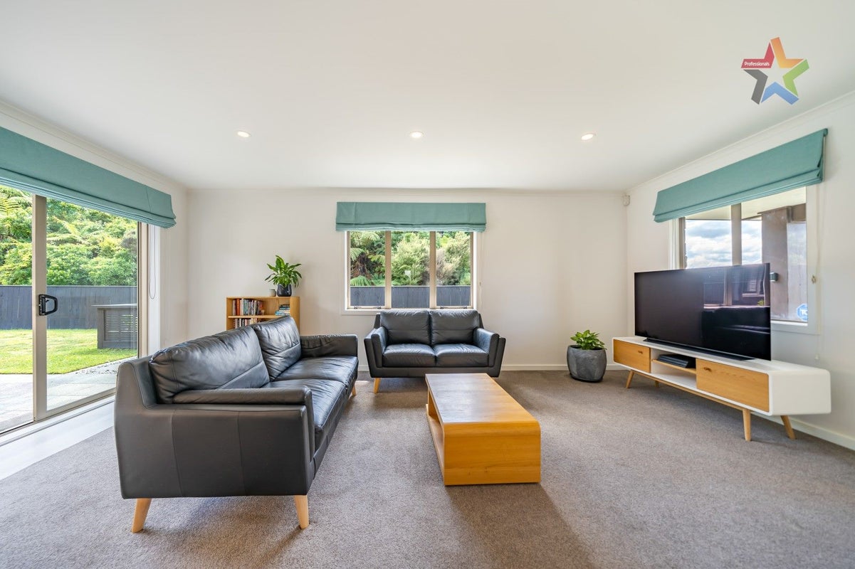 10 Meadowbank Drive, Belmont, Lower Hutt - Carousel 2