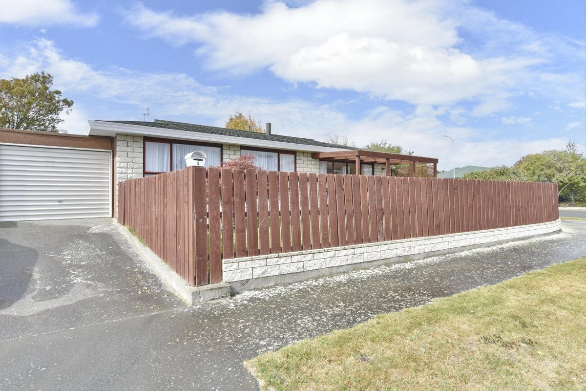 1/2 James Condon Place, Redwood, Christchurch - Carousel 24
