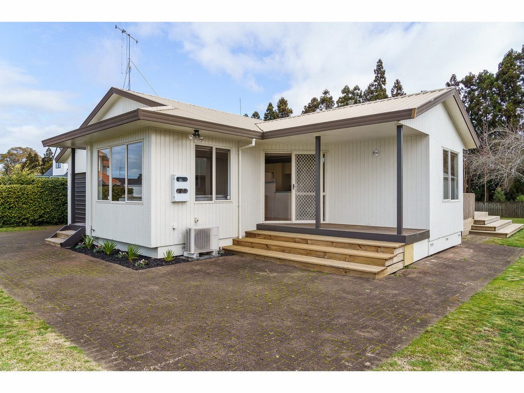 20 Rimmington Drive, Hamilton Lake, Hamilton - Carousel 1