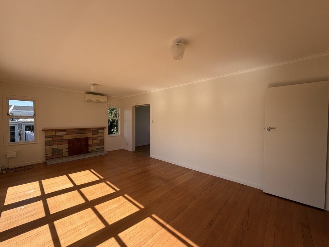 117 Coronation Road, Hillcrest, Auckland - Carousel 2
