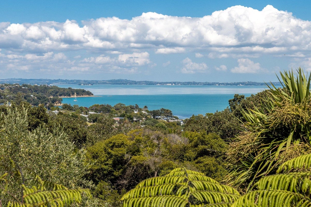 37 Beresford Avenue, Surfdale, Waiheke Island - Carousel 2