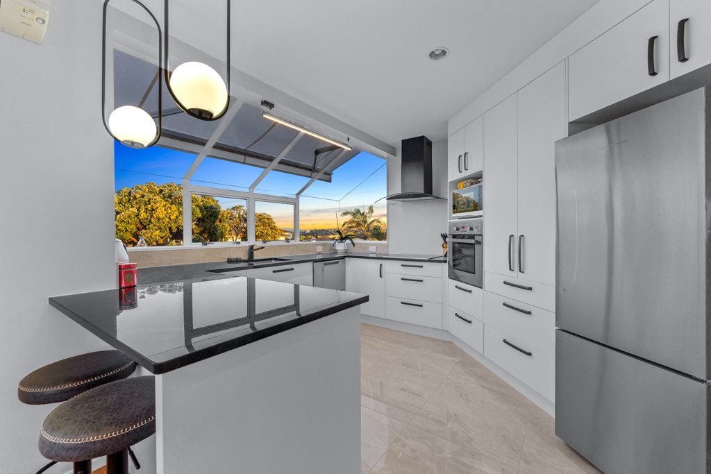 33 Gulf Crest, Bucklands Beach, Auckland - Carousel 2