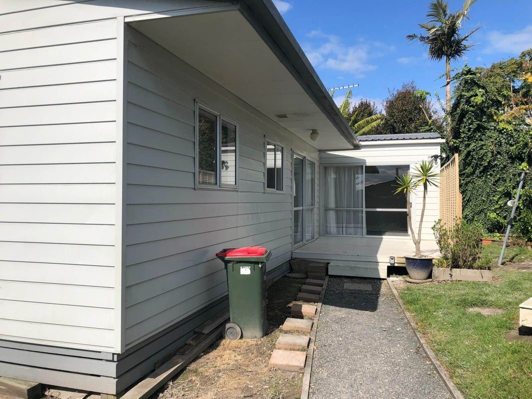 9 Sunray Avenue, Titirangi, Auckland - Carousel 14