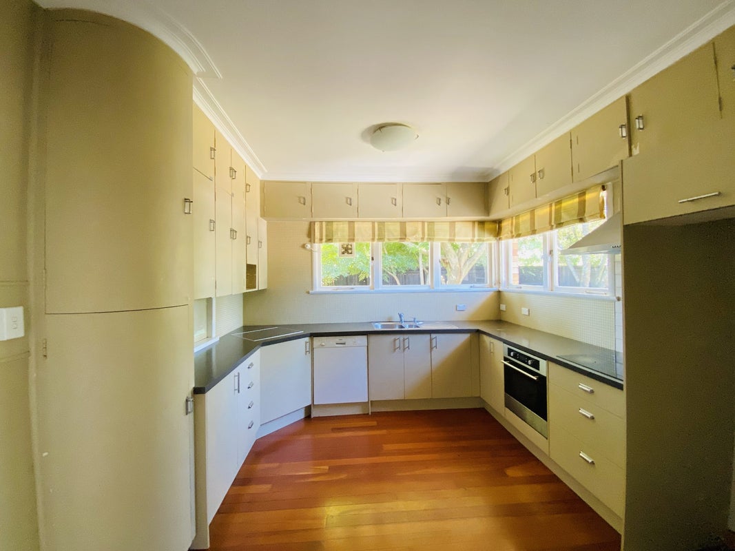 27 Lake Crescent, Hamilton Lake, Hamilton - Carousel 2