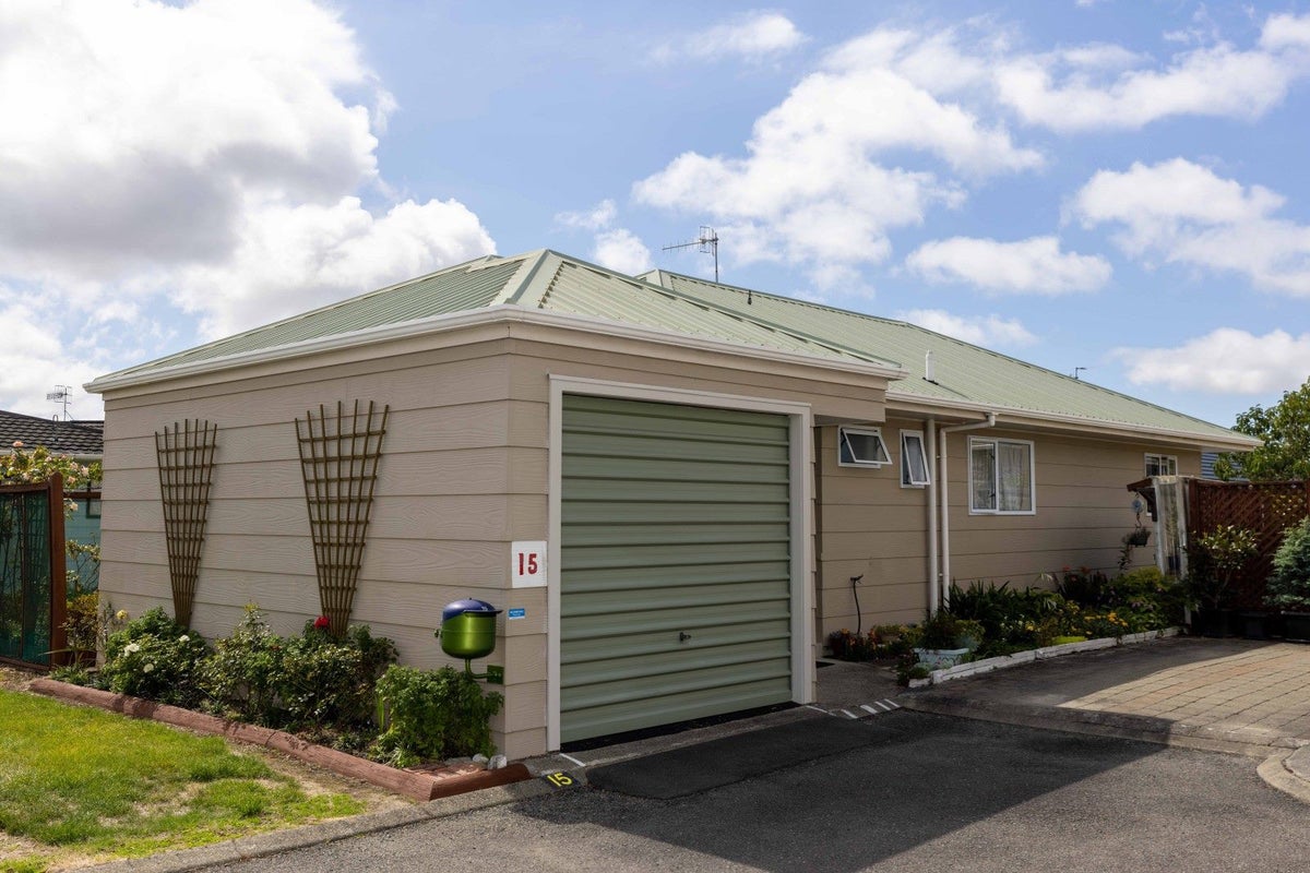 15 Elmsdale Close, Richmond, Richmond - Carousel 2