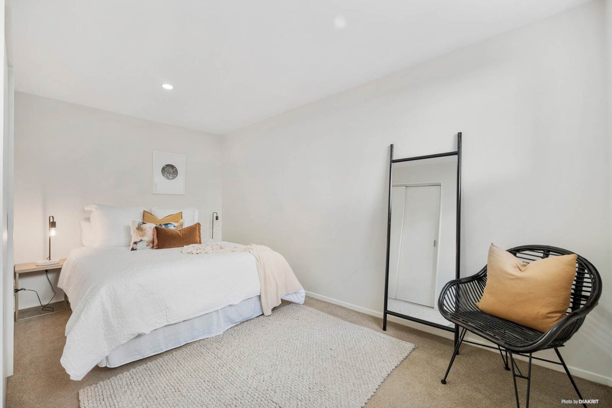 98 Kaipatiki Road, Glenfield, Auckland - Carousel 2