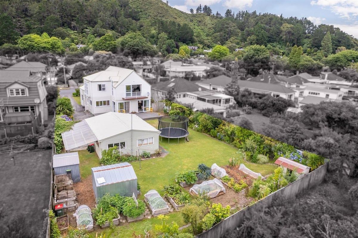 15 Poole Crescent, Wainuiomata, Lower Hutt - Carousel 1